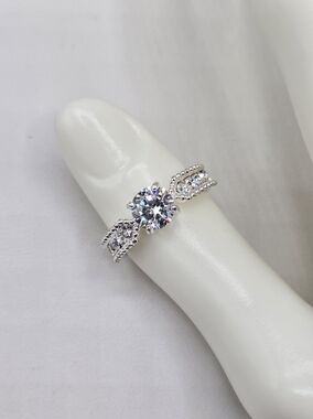 Swarovski Crystal Elements Silver Ring Clear Round Size 7.75 Bridal Casual